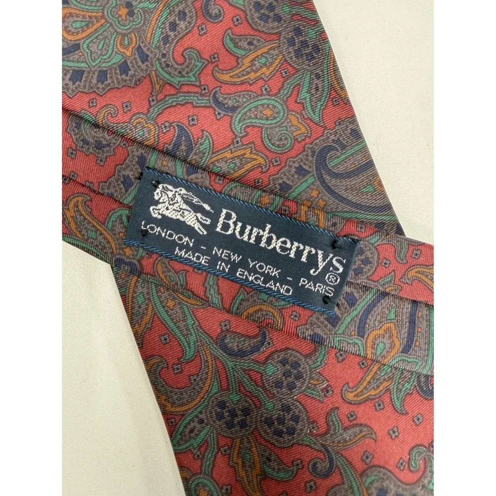 Burberrys Necktie Mens OS Red Paisley Silk Made in England Vintage Luxury